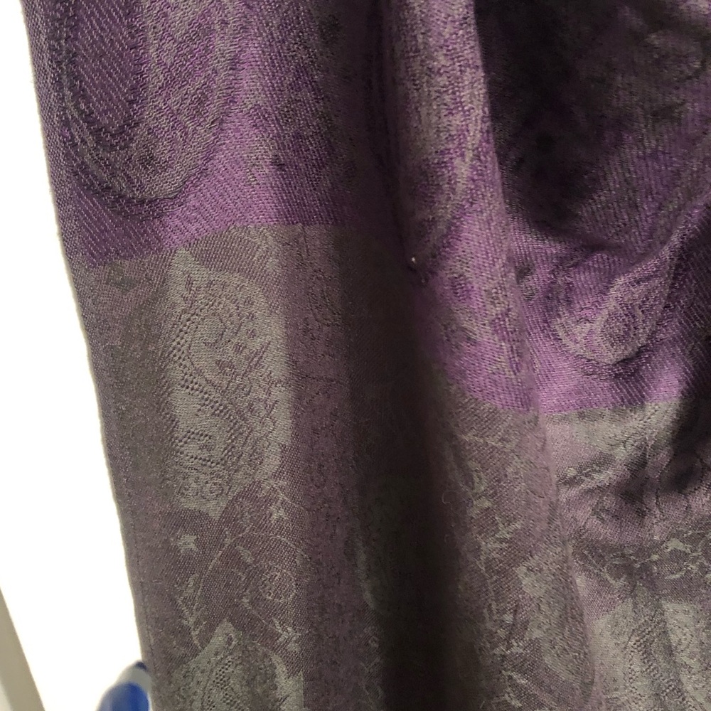100% Cashmere Elegant Purple Dark Gray Paisley Scarf - Picture 5 of 9